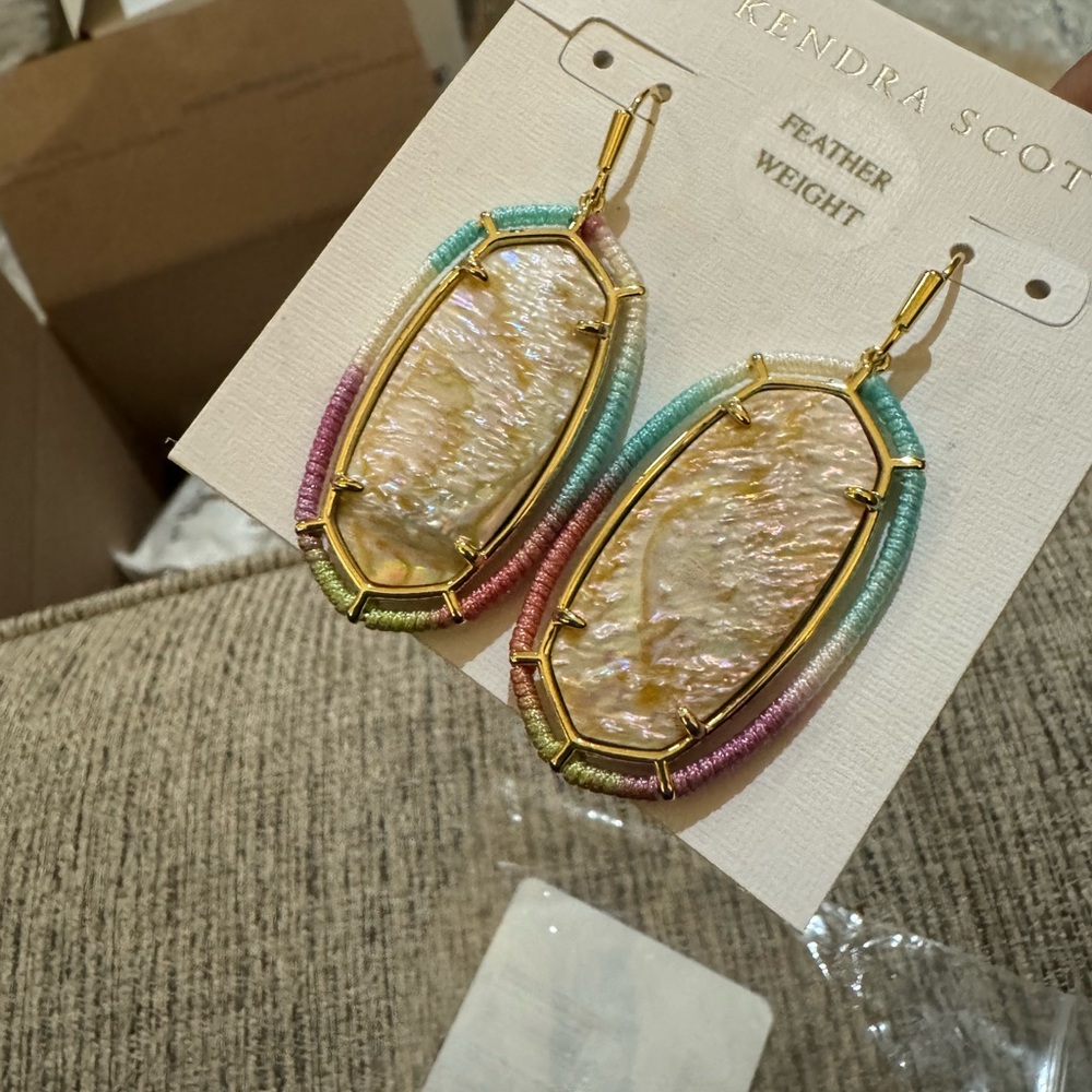 🎉LAST PIECE🎉Kendra Scott Threaded Elle Gold Drop Earrings - Picture 3 of 6